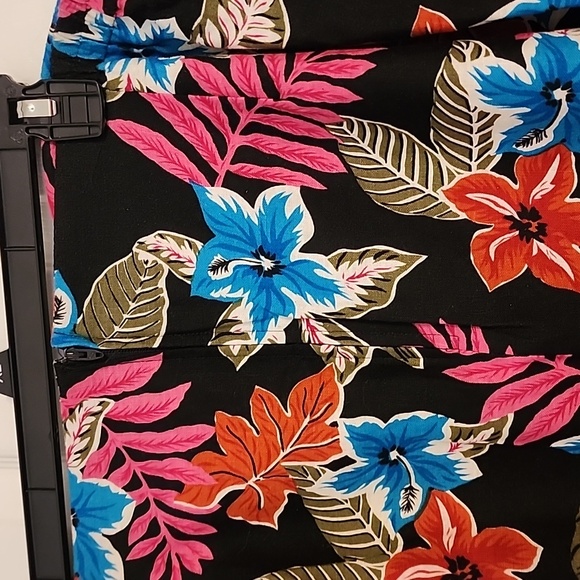 MAGGIE BARNES Floral skirt 28W - Picture 4 of 8